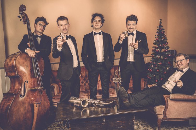 Hanse Jazz Quintett mit Instrumenten weihnachtlich